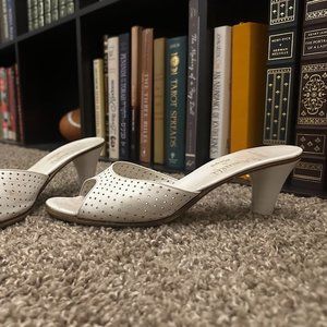 VINTAGE Amalfi by Rangoni White Open Toe Kitten Heel Slide Sandals